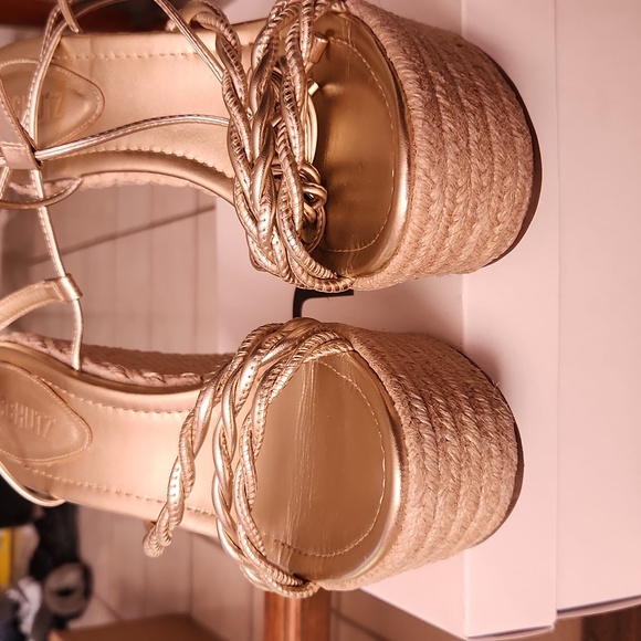 Schutz Jhessy Wedge in Metallic Gold size 10.5B US - Picture 4 of 4